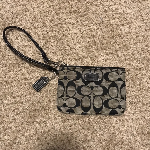 Coach Handbags - Coach wristlet